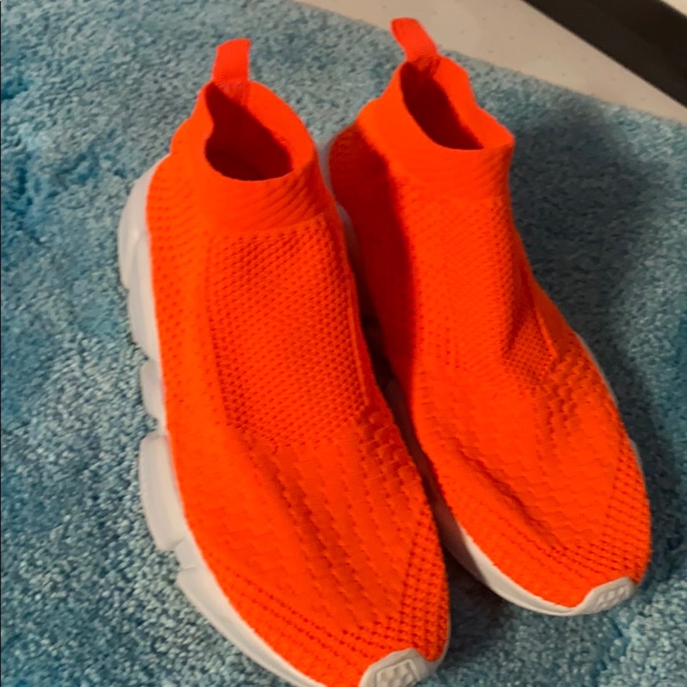 Loud color gym shoe